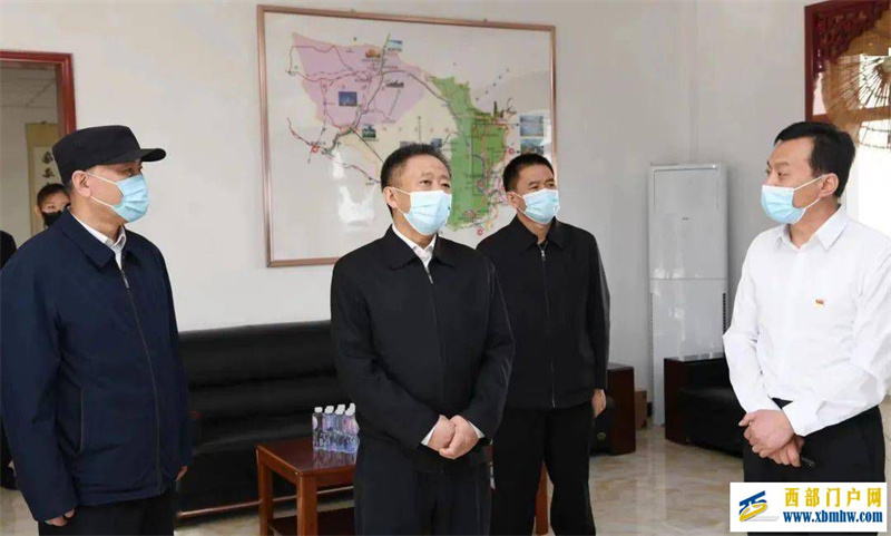 孙绍骋深入阿拉善右旗和阿拉善左旗调研(图4) 孙绍骋深入阿拉善右旗和阿拉善左旗调研(图4)