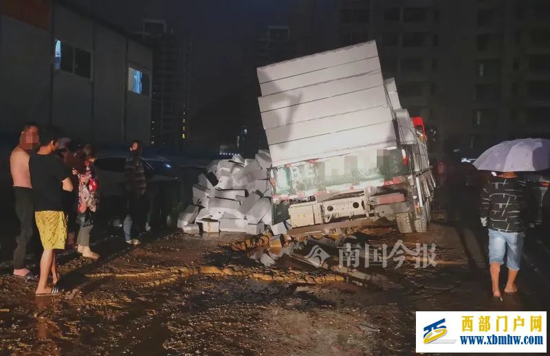 深夜意外!一车砖头突然砸向柳州这几辆车,这可咋整?(图1) 深夜意外!一车砖头突然砸向柳州这几辆车,这可咋整?(图1)