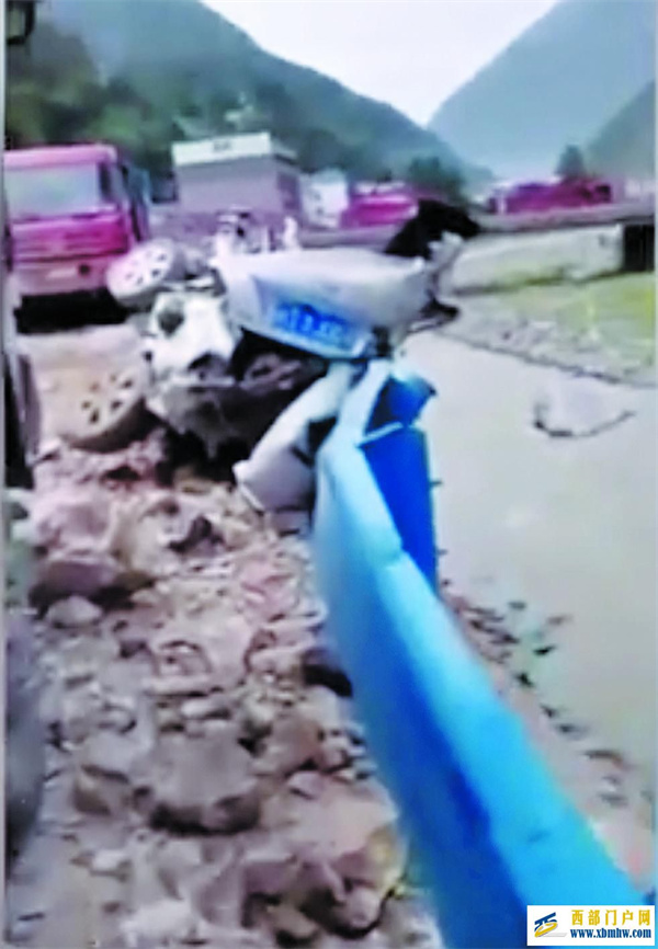 四川雅安芦山发生6.1级地震(图1) 四川雅安芦山发生6.1级地震(图1)