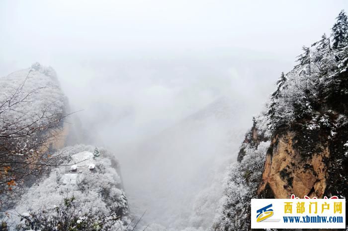 甘肃平凉崆峒山石柱峰林“披婚纱”(图1) 甘肃平凉崆峒山石柱峰林“披婚纱”(图1)