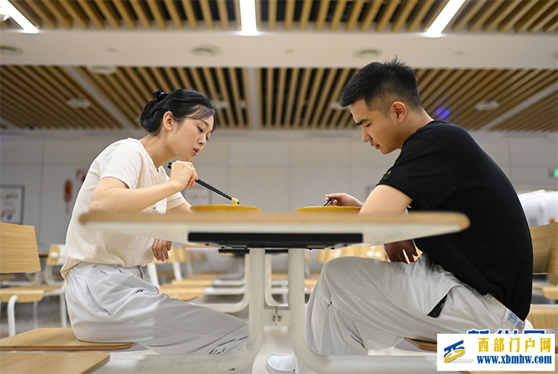 “医”路同行的“90后”护士夫妻(图8) “医”路同行的“90后”护士夫妻(图8)