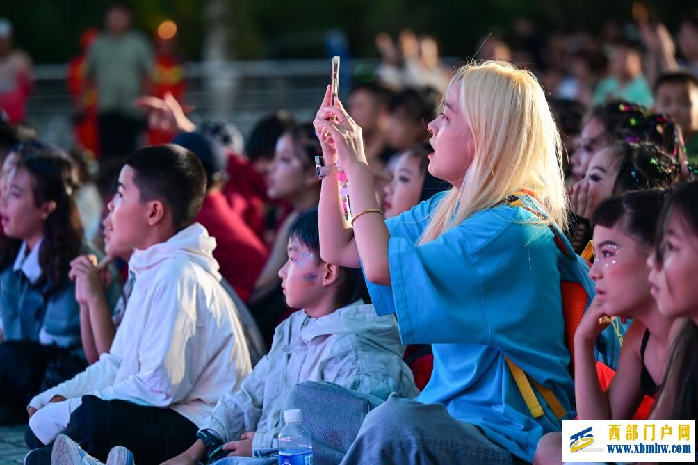 新疆“丝绸之路”街舞展演燃动油城(图3)