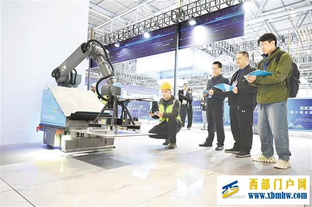 重庆建筑业智慧“新工友”上岗 带动近万亿元规模的现代建筑产业集群崛起(图1)