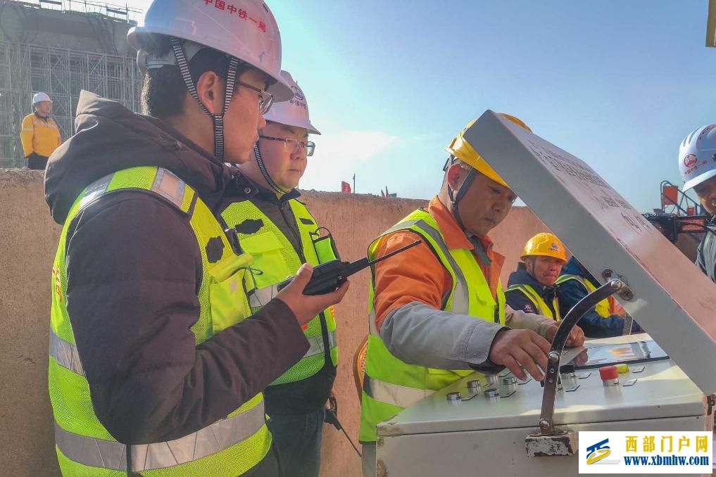 两万吨“巨无霸”凌空“转身” 新疆百里风区上演“空中芭蕾”(图3)