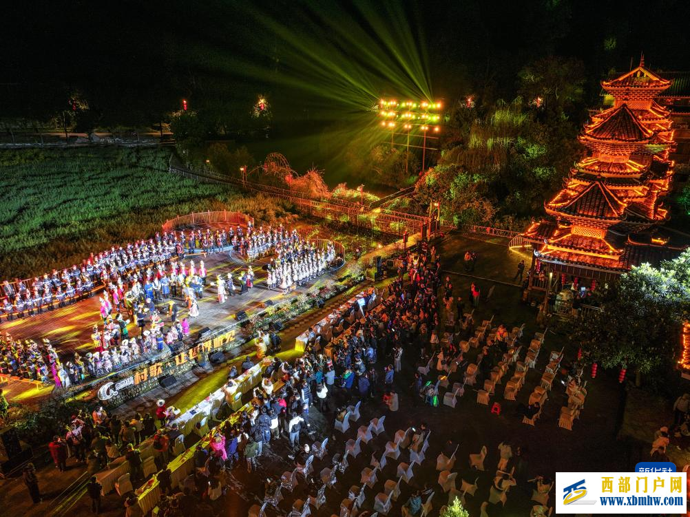 侗族大歌与阿卡贝拉和鸣 唱响中美民心相通乐章(图1)